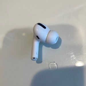 Left apple airpod pro